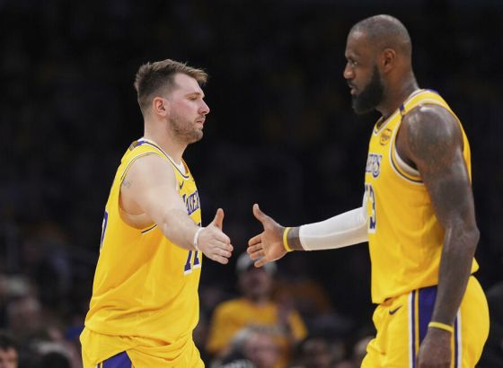 Luka Dončić debitovao za Lakerse, Jusuf Nurkić ponovo nije dobio priliku