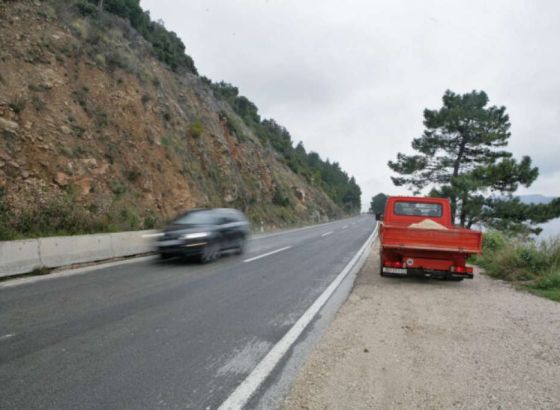 Dubrovnik: Stijena pala na kombi - jedna osoba poginula druga ozlijeđena