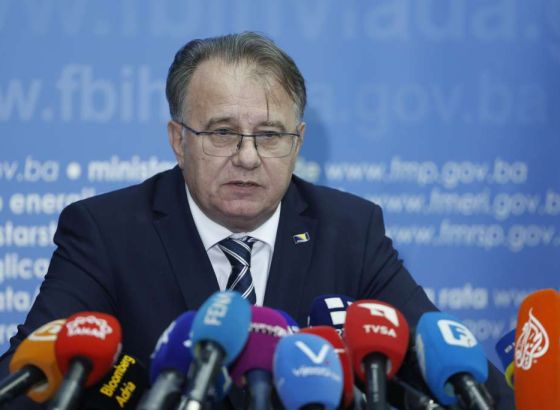 Nikšić: Apsolutno neprihvatljivo da entiteti raspravljaju o statusu i pitanjima države BiH