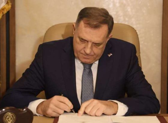 Dodik potpisao ukaze o proglašenju zakona o zabrani djelovanja bh. institucija u RS