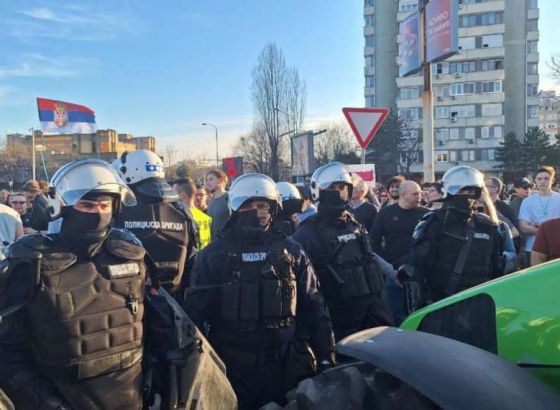 Nastavlja se blokada RTS-a, Vučić optužio studente da su "boljševički plenumaši"