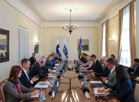 Bećirović razgovarao sa Valtonen-Mir i stabilnost mogu se očuvati samo zaštitom ustavnog poretka BiH