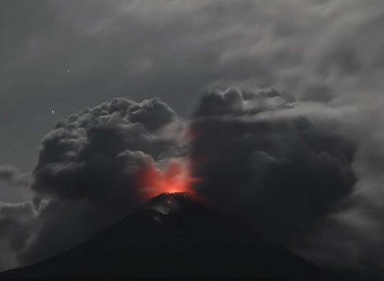 Indonezijski vulkan Lewotobi Laki-laki eruptirao, neki letovi za Bali otkazani