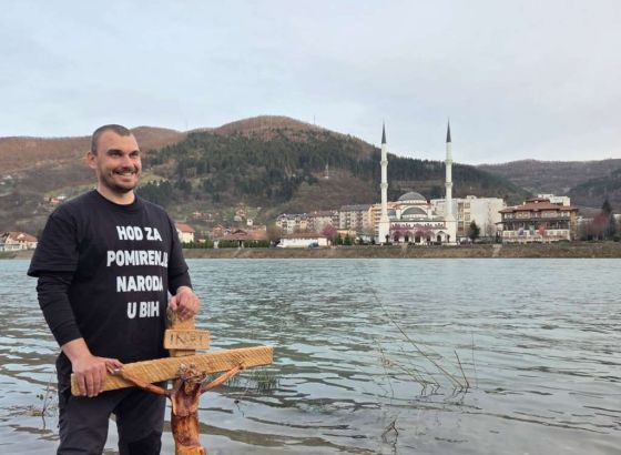 Hod za pomirenje naroda BiH: Hodočasnik Josip Jelinić u Goraždu se poklonio Drinskim mučenicama