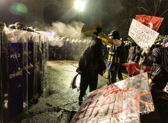 Turske vlasti privele devet novinara koji su izvještavali o protestima povodom hapšenja Imamoglua