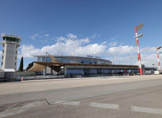 Zbog pijanog 28-godišnjaka, zrakoplov sletio u Zadar