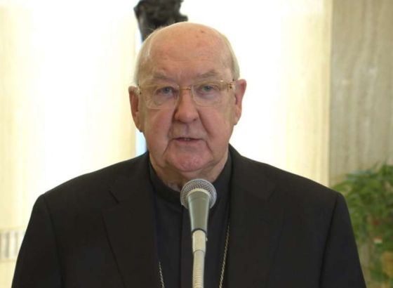 Kamerlengo Kevin Farrell preuzima papine dužnosti u Vatikanu i uništava njegov prsten