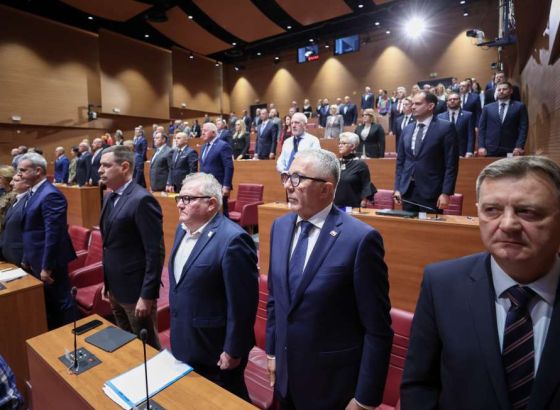 Hrvatska: Saborski zastupnici i članovi Vlade odali počast papi Franji