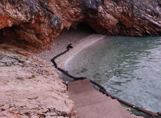 Eko incident na Hvaru - more onečišćeno naftom