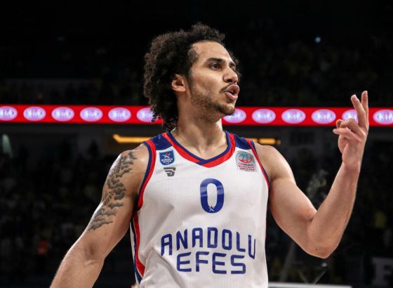 Hladonkrvni Larkin za brejk Efesa u Atini, Fener na pobjedu od fajnl-fora