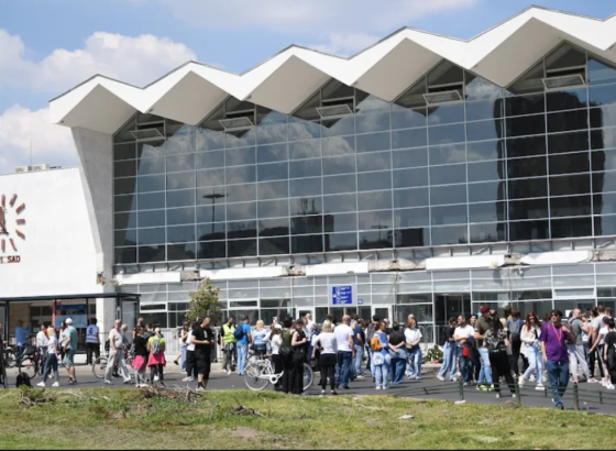 Novi Sad: Policija uhapsila dvije osobe koje su se autom zaletjele u kolonu građana i studenata