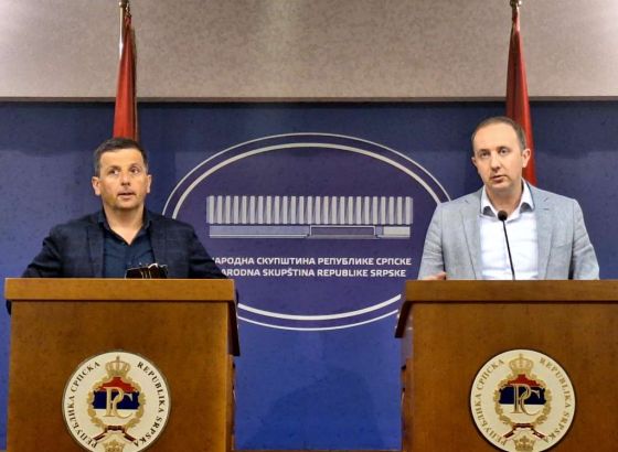 Stevandić izbacio Vukanovića sa sjednice, sa njim se solidarisali Igor Crnadak i Ognjen Bodiroga pa i oni ...