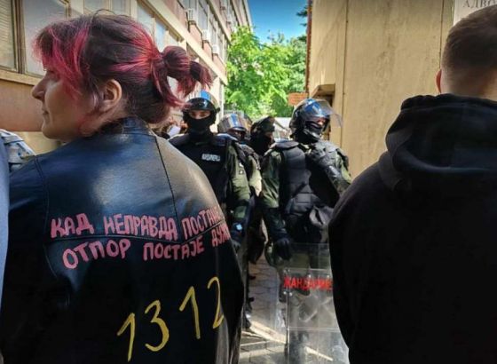 Studenti u Srbiji traže oslobađanje uhapšenih aktivista; Uhapšena profesorica završila u bolnici nakon trodnevnog štrajka glađu