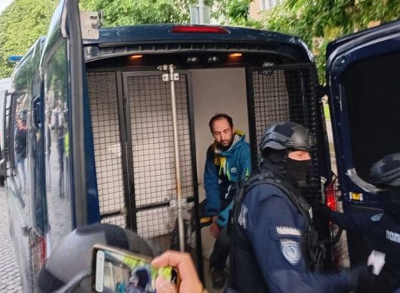 Naguravanje policije i prosvjednika pred Višim sudom u Novom Sadu
