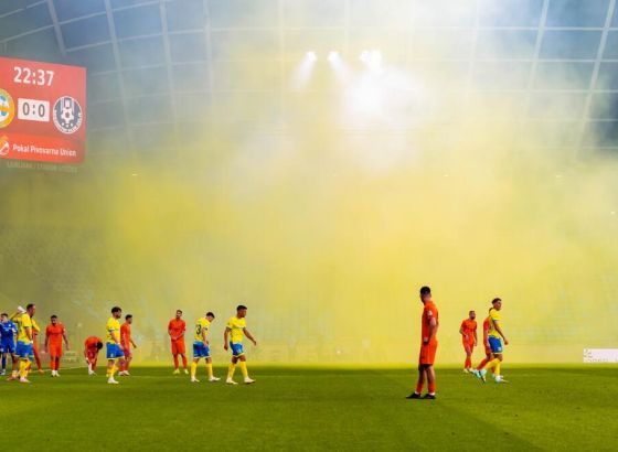 Tuča na terenu, bivši vezista Liverpula htio da se bije sa nekadašnjim trenerom Zvezde