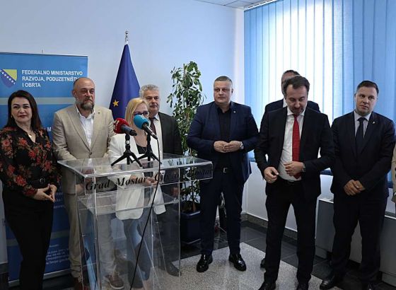 Ministar Mijatović potpisao ugovore za projekte vrijedne 4,73 milijuna KM (VIDEO)