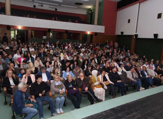 Festival glumca BiH: Predstava 'Ćelava pjevačica' oduševila Konjičane