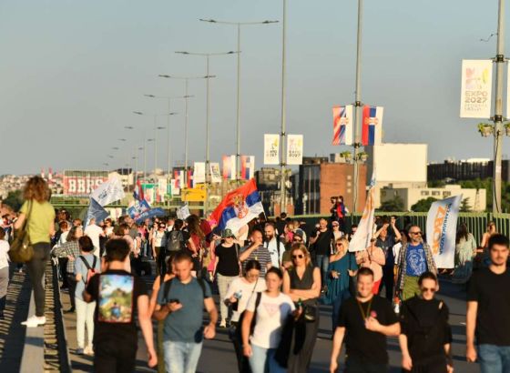S protesta širom Srbije zatraženi vanredni izbori, studenti najavili građansku neposlušnost