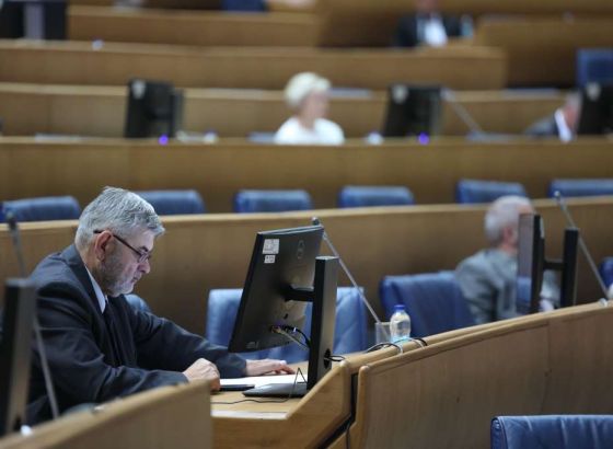 Poslanici odlučili po hitnom postupku razmatrati prijedlog izmjena Zakona o Vijeću ministara BiH