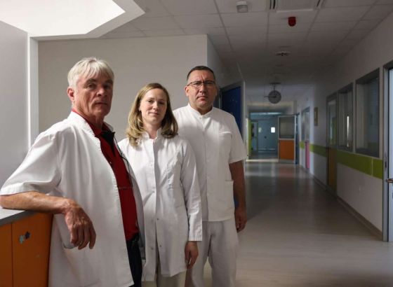 Prva laparoskopska operacija ehinokokne ciste jetre kod djeteta uspješno izvedena u BiH