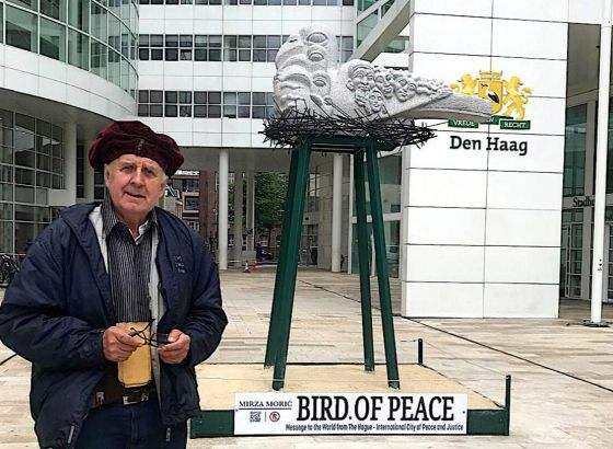 U Hagu svečano inaugurirana skulptura “Ptica mira” bh. umjetnika Mirze Morića