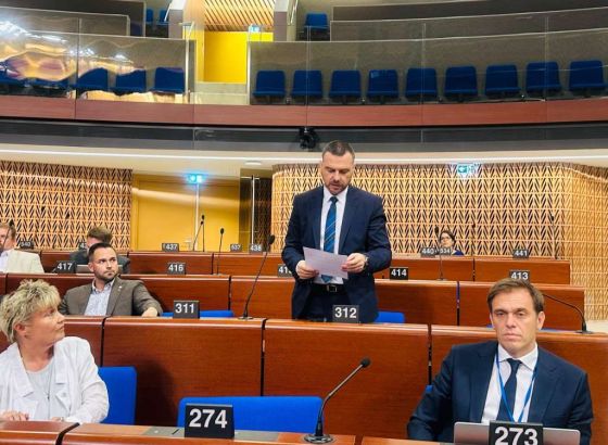 Magazinović u Strasbourgu: Srbija štiti ratnog zločinca Đukića, porodice žrtava zaslužuju pravdu