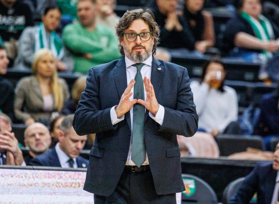 Andrea Trinchieri blizu klupe ABA ligaša