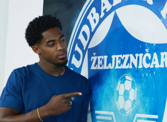 Seedorf potpisao za Željezničar: Navikao sam igrati u plavom