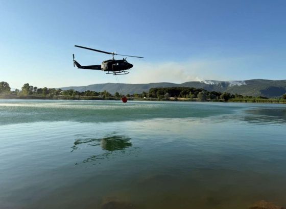 Helikopter OS -a BiH i Air Tractor jutros pomažu u gašenju požara kod Gruda