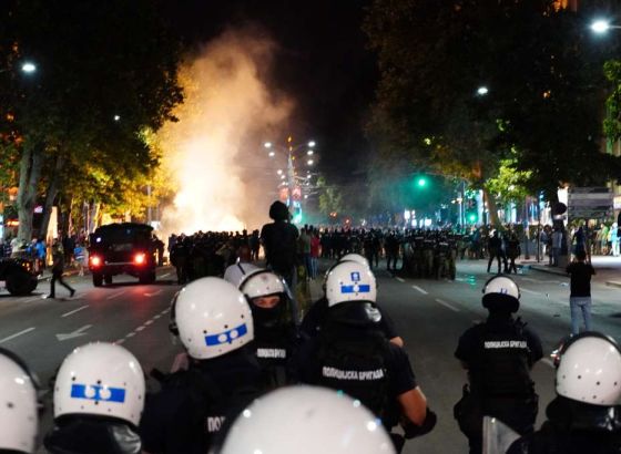 Protesti u Beogradu: Studenti "svirali" kraj, policija intervenirala, Vučić igrao šah