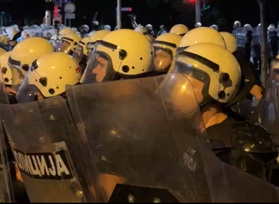 BEOGRAD Zastrašujuće priče o policijskim napadima  na novinare: STALO IM JE DA NE SNIMAMO PRIVOĐENJA I NJIHOVU REPRESIJU