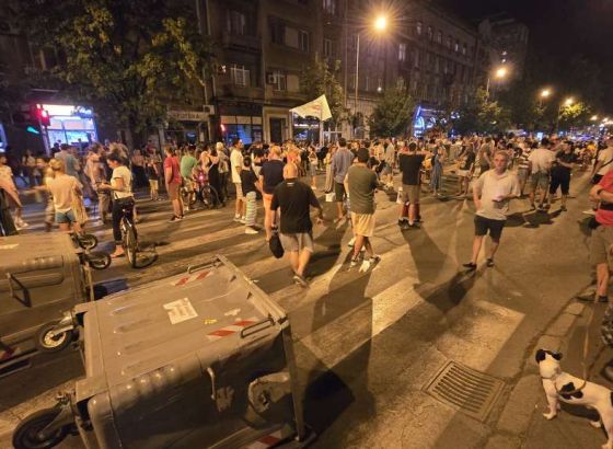 Srbija: Deseci ozlijeđenih i 79 privedenih u intervenciji policije protiv prosvjednika