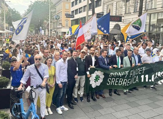 Beč odaje počast žrtvama genocida u Srebrenici - Kamen temeljac za spomenik, marš i komemoracija