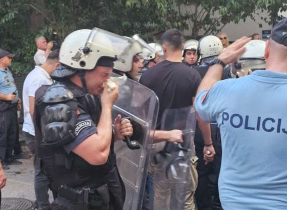 Policija u Podgorici koristila papar sprej protiv prosvjednika