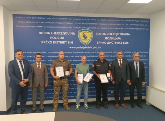 Brčko - Uručena priznanja za herojski podvig