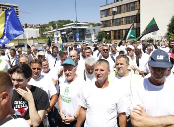 Zeničkim rudarima počela isplata plaće za maj, još traje obustava rada