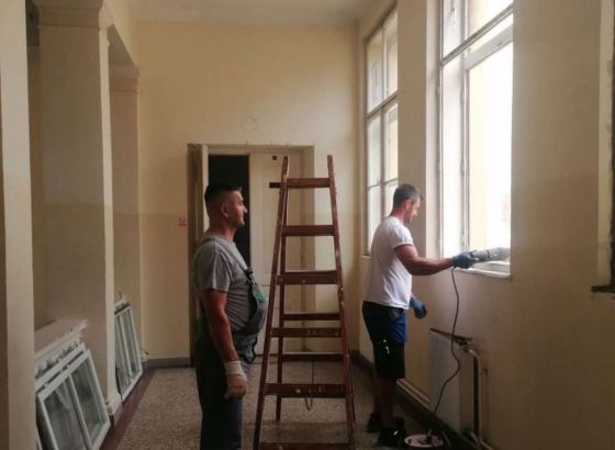 Prva gimnazija Sarajevo u procesu obnove, započela zamjena prozora nakon više od jednog stoljeća