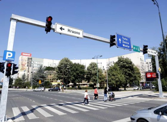 Zamijenjen semaforski portal na glavnoj saobraćajnici na Dolac Malti