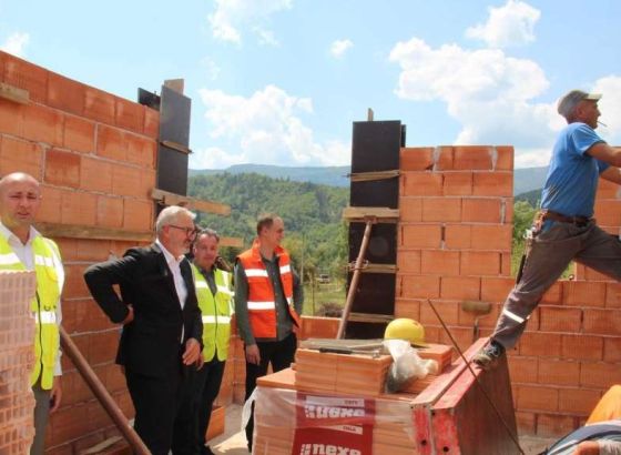 U Jablanici potpisani ugovori s 50 domaćinstava za obnovu kuća
