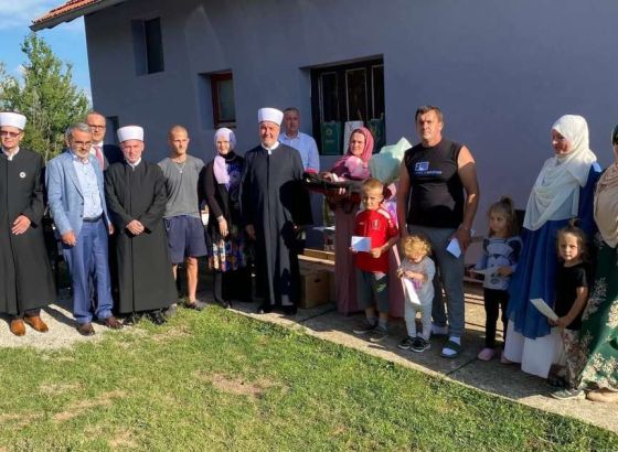 Reis Kavazović darivao deseto dijete porodice Selman u Bosanskom Petrovcu