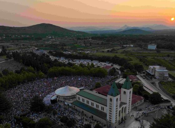 Mladifest u Međugorju privukao impresivan broj hodočasnika i svećenika