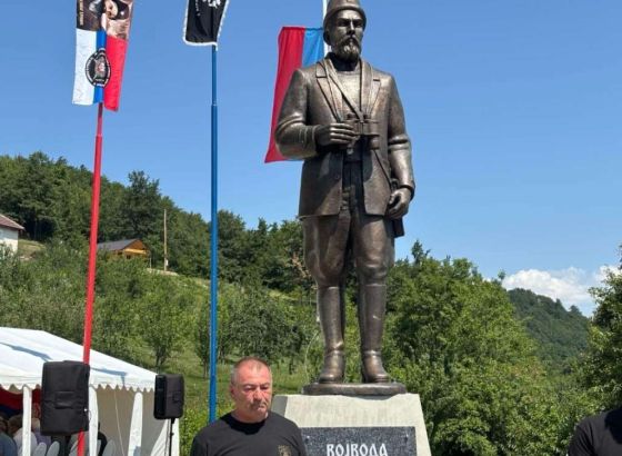 Mitropolit SPC u Crnoj Gori otkrio nezakonito postavljen spomenik četničkom zločincu