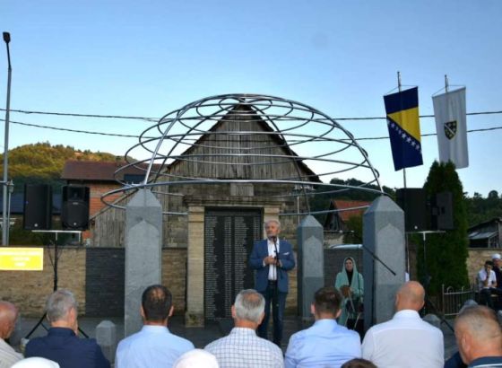 Lendo na manifestaciji 'Dova šehidima - opomena živima' u Privoru