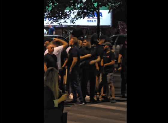 Protesti širom Srbije: Kamenice lete ka prostorijama Vučićeve stranke, napeto u Kneza Miloša, batinaši spremni da tuku