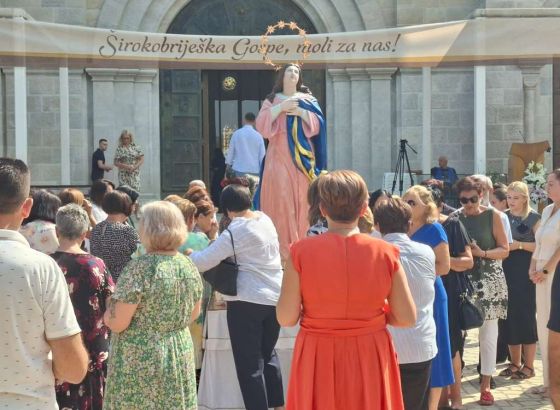 Katolici danas slave Veliku Gospu: Tisuće vjernika u svetištima širom BiH