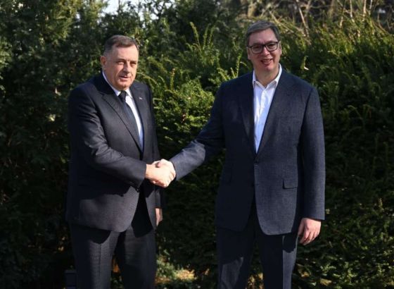 ŠTA NAMJERAVA VUČIĆ: Srbija gori, policija tuče građane,a on opet o Dodiku: "Bit ćemo na raspolaganju narodu RS da im pomognemo"