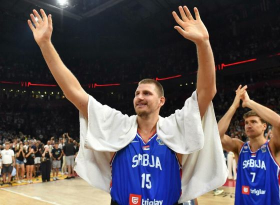Ne pomaže ni Dončić: Jokićeva Srbija razbila Sloveniju, navijači "pumpali" u Areni, vrijeđali Vučića, zviždali Dodiku...