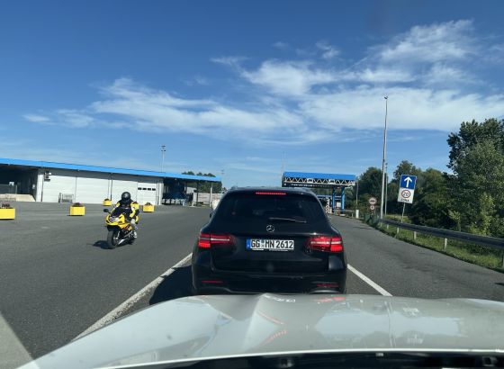 Duge kolone putničkih vozila na izlazu iz BiH