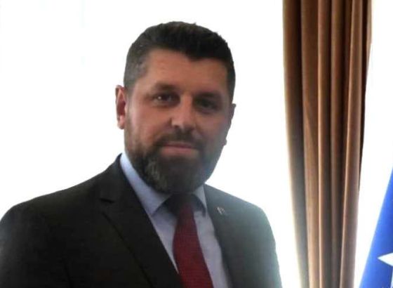Duraković: Povratnici uznemireni, mural Mladiću mora biti uklonjen zakonskim putem