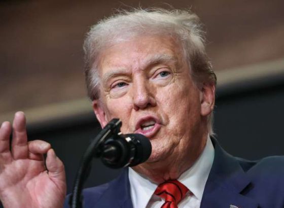 Trump potpisuje uredbe usmjerene na ukidanje kaucije bez gotovine